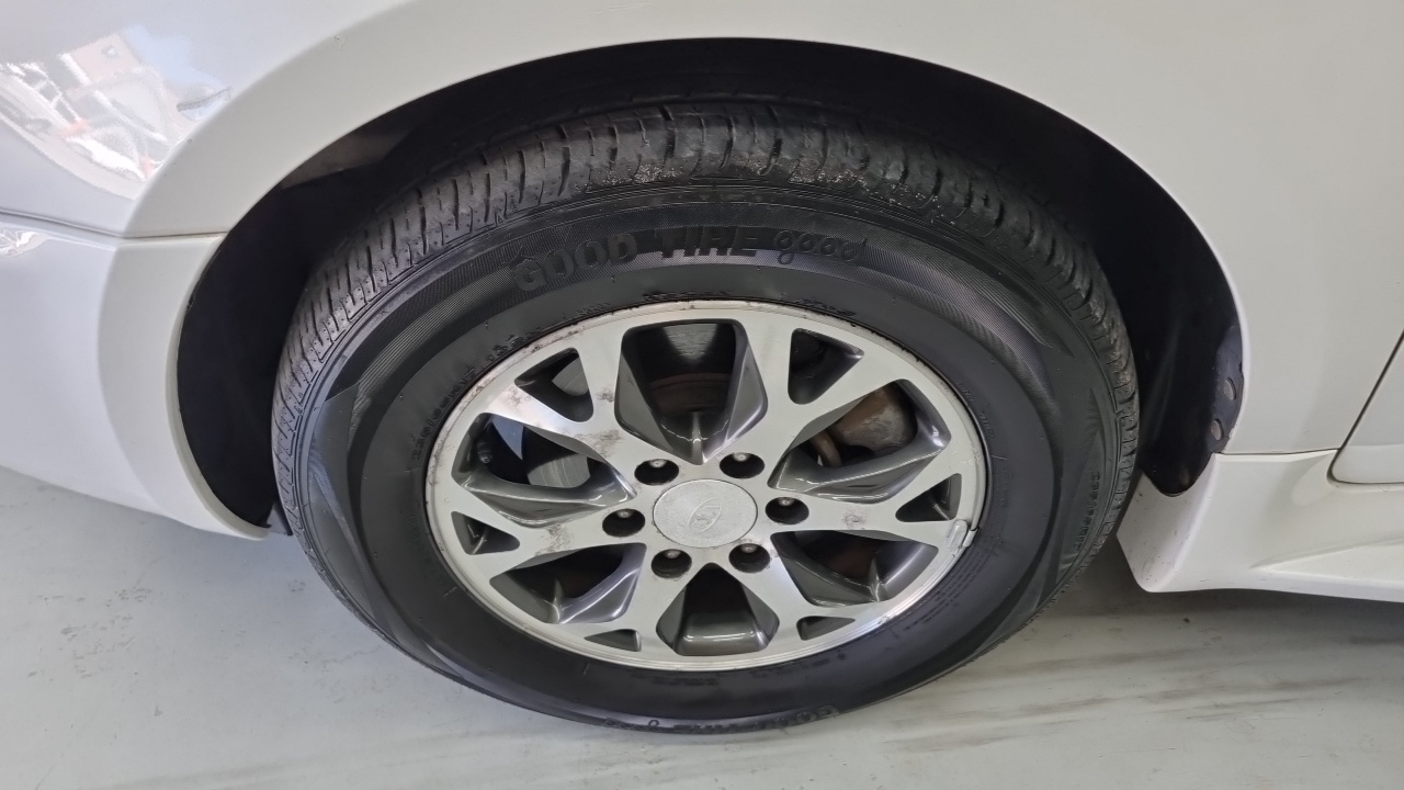 Kia Carnival 2012 thumb 3