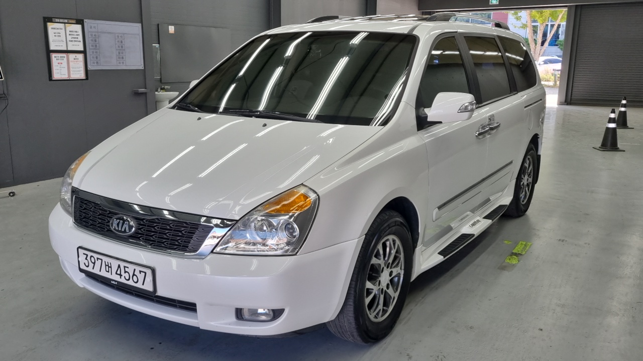 Kia Carnival 2012 thumb 9