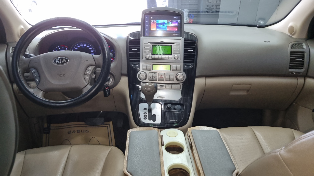 Kia Carnival 2012 thumb 5