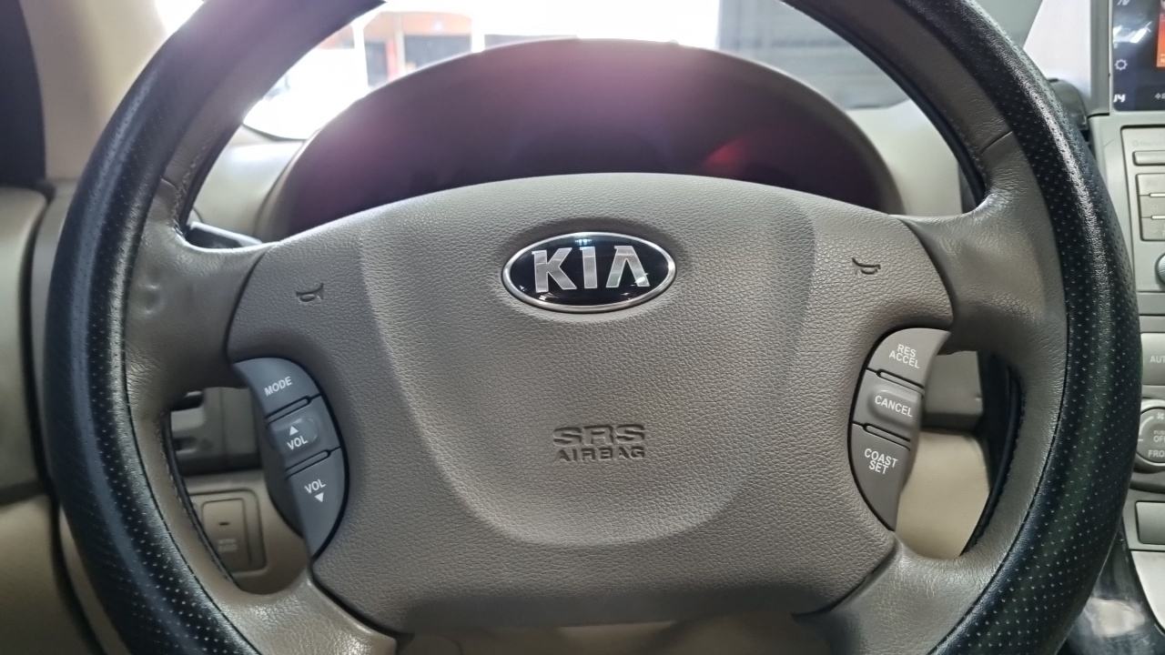 Kia Carnival 2012 thumb 8
