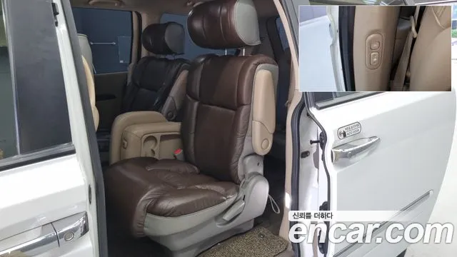 Kia Carnival 2012 thumb 12
