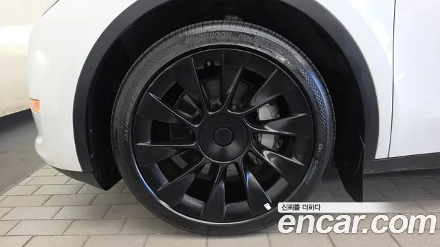 Tesla Model Y 2022 thumb 11