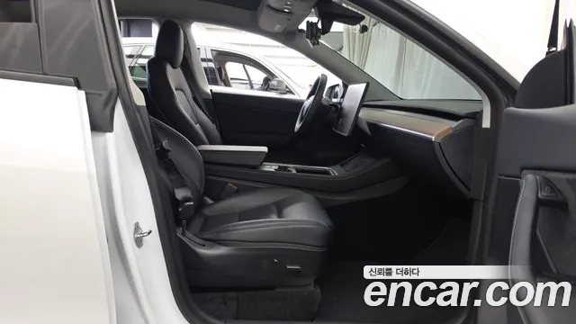 Tesla Model Y 2022 thumb 2