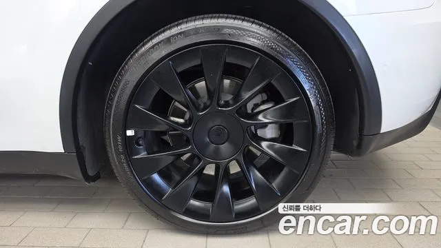 Tesla Model Y 2022 thumb 9
