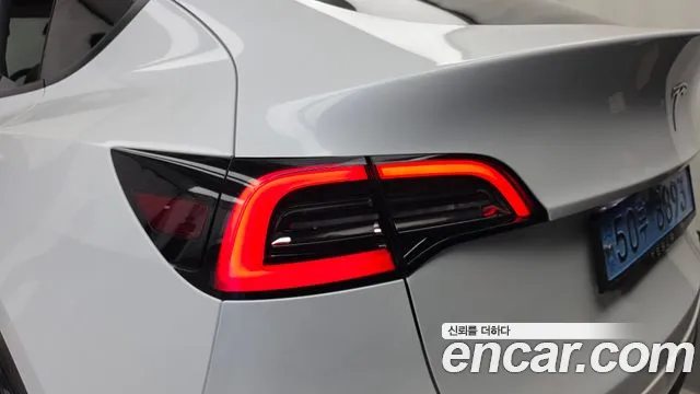 Tesla Model Y 2022 thumb 6