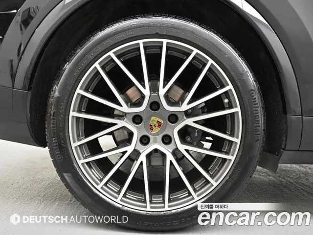 Porsche Cayenne 2021 thumb 10