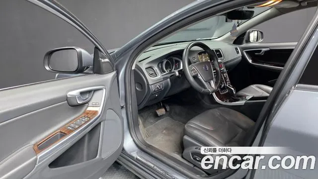 Volvo S60 2017 thumb 11
