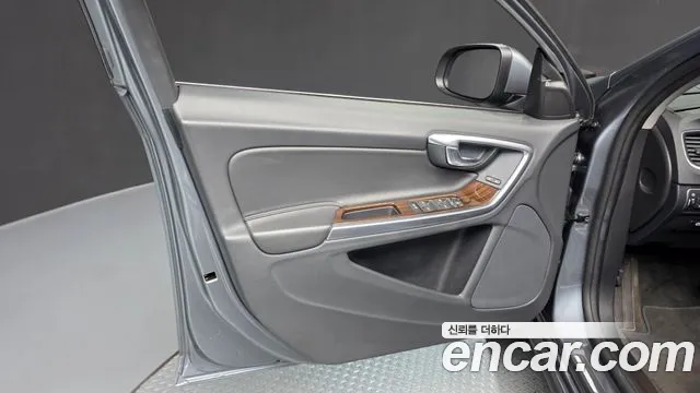 Volvo S60 2017 thumb 3