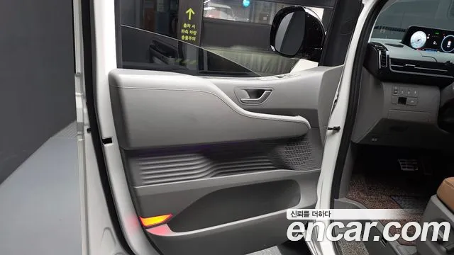 Hyundai Staria 2024 thumb 12