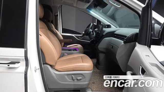 Hyundai Staria 2024 thumb 4