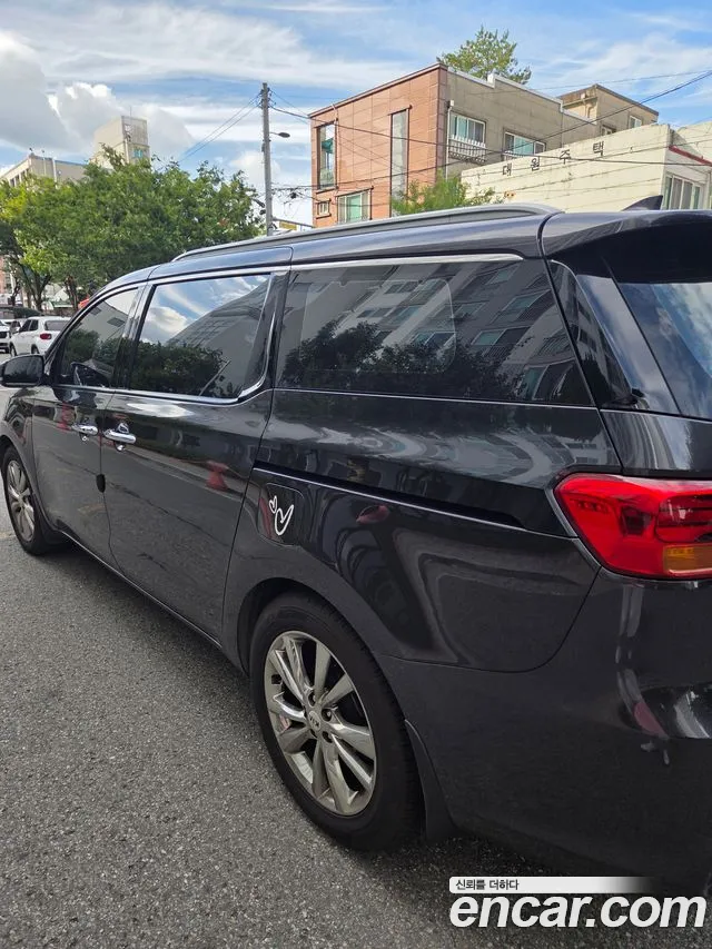 Kia Carnival 2018 thumb 8
