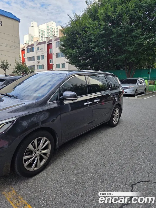 Kia Carnival 2018 thumb 2