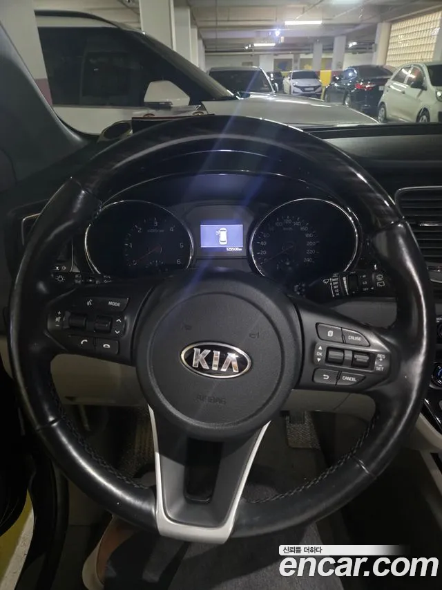 Kia Carnival 2018 thumb 5