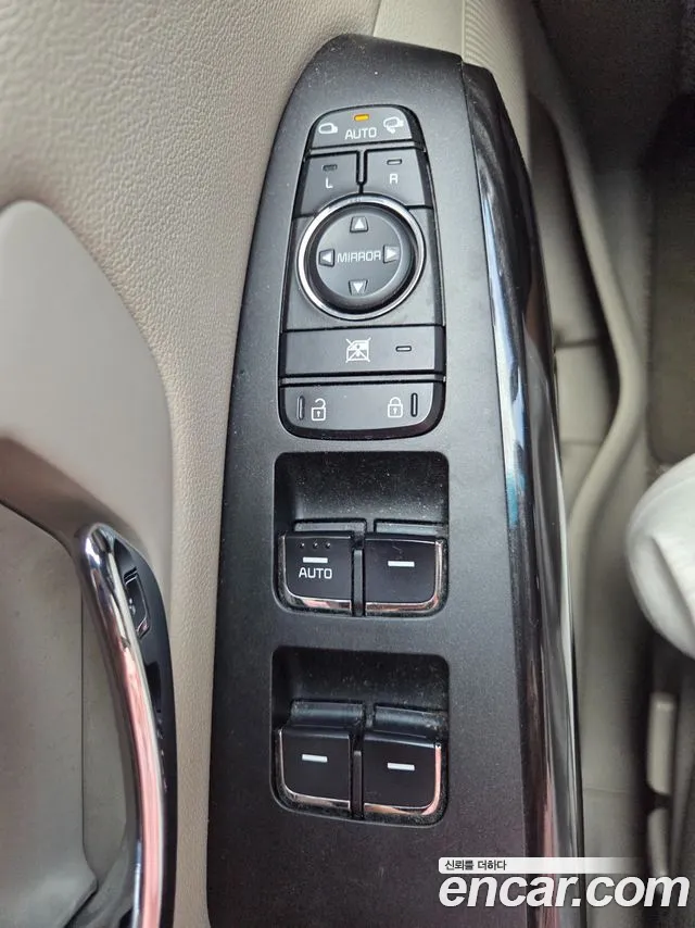 Kia Carnival 2018 thumb 6