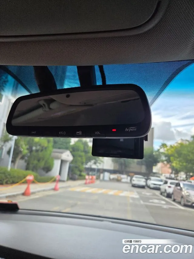 Kia Carnival 2018 thumb 10