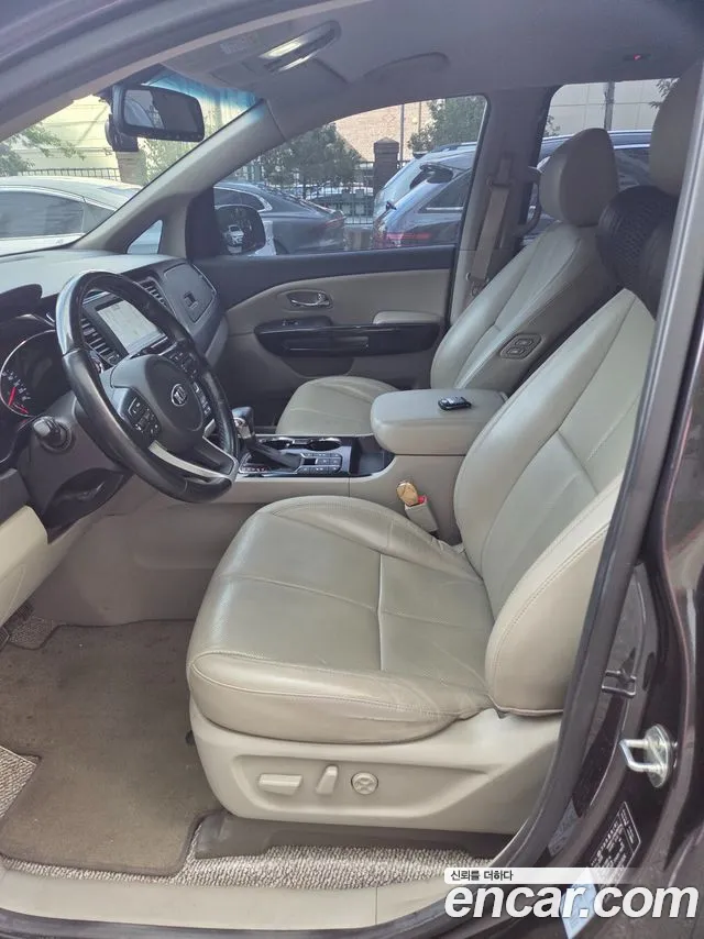 Kia Carnival 2018 thumb 11
