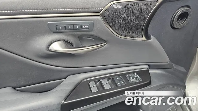 Lexus ES 2019 thumb 8