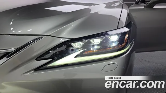 Lexus ES 2019 thumb 9
