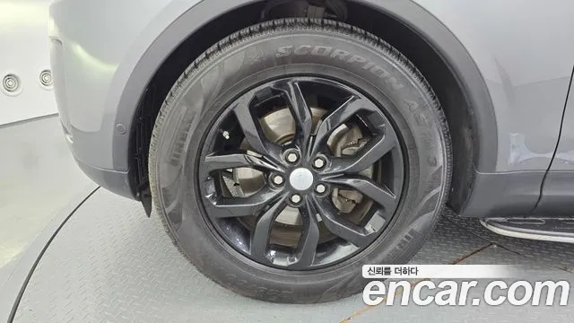 Land Rover Discovery 2019 thumb 11