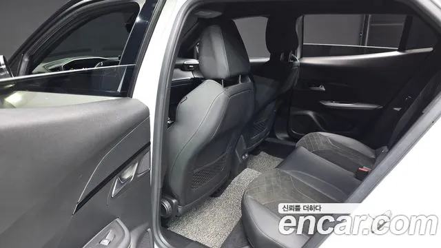 Peugeot 2008 2021 thumb 8