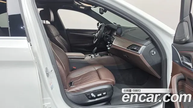 BMW 5 серии 2020 thumb 12