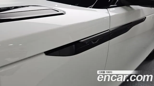 Land Rover Range Rover Velar 2026 thumb 10