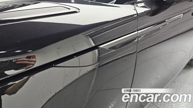 Land Rover Range Rover Velar 2026 thumb 6
