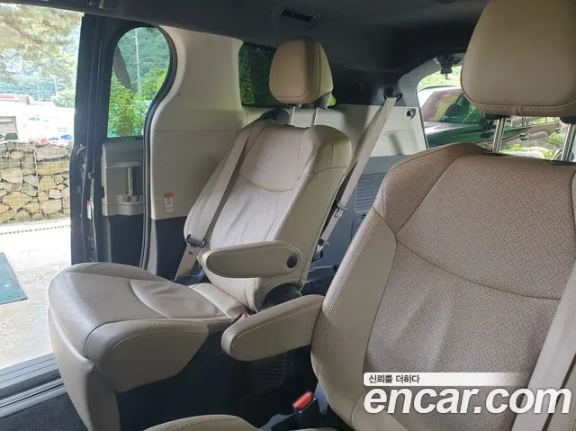 Toyota Sienna 2022 thumb 3