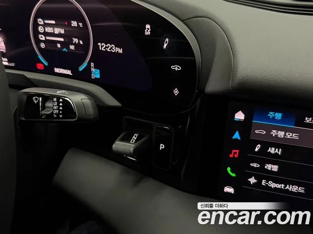 Porsche Taycan 2025 thumb 6
