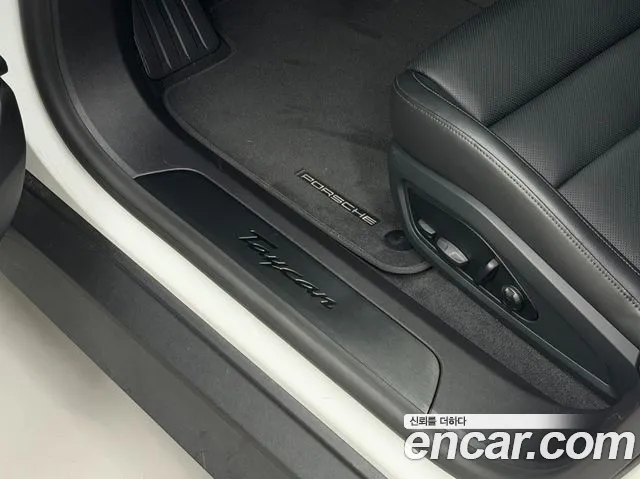 Porsche Taycan 2025 thumb 10