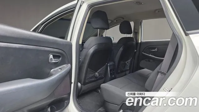 Kia Carens 2013 thumb 9