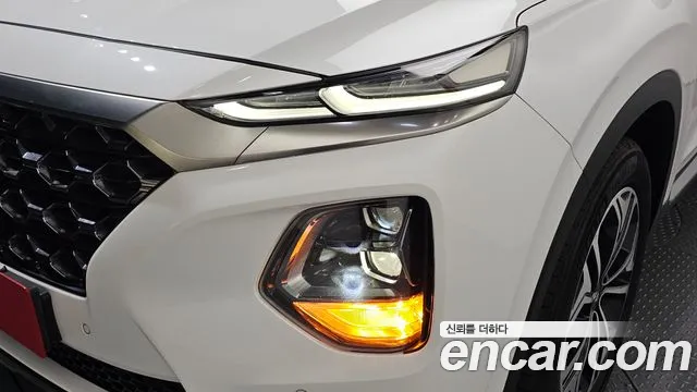 Hyundai Santa Fe 2018 thumb 3