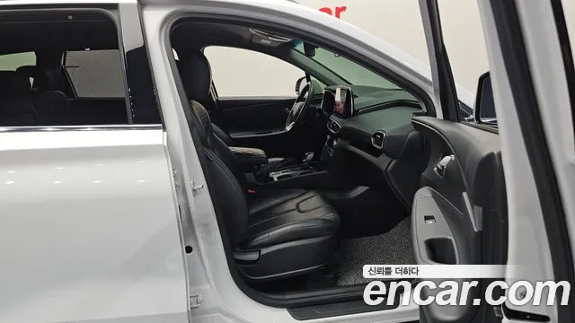 Hyundai Santa Fe 2018 thumb 4