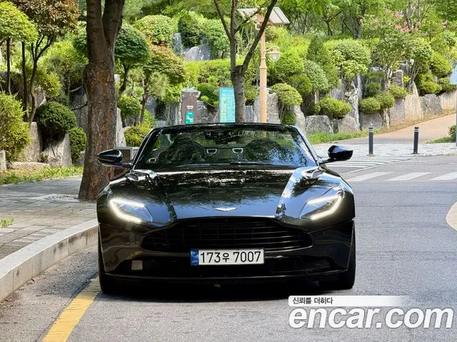 Astonmartin DB11 2023 thumb 3