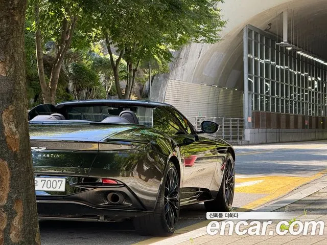 Astonmartin DB11 2023 thumb 7