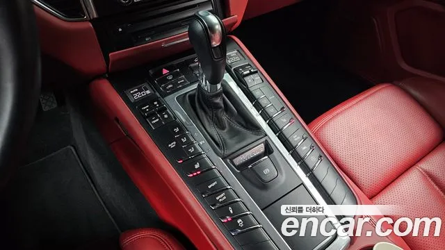 Porsche Macan 2018 thumb 11