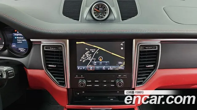 Porsche Macan 2018 thumb 8