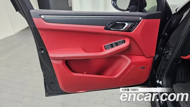 Porsche Macan 2018 thumb 10