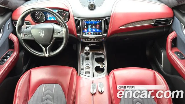Maserati Levante 2018 thumb 10