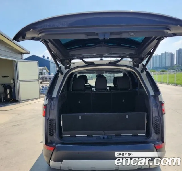 Land Rover Discovery 2019 thumb 4