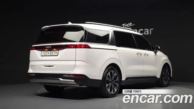 Kia Carnival 2023 thumb 2