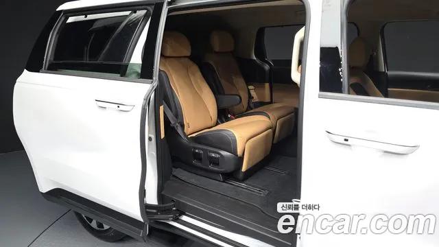 Kia Carnival 2023 thumb 4