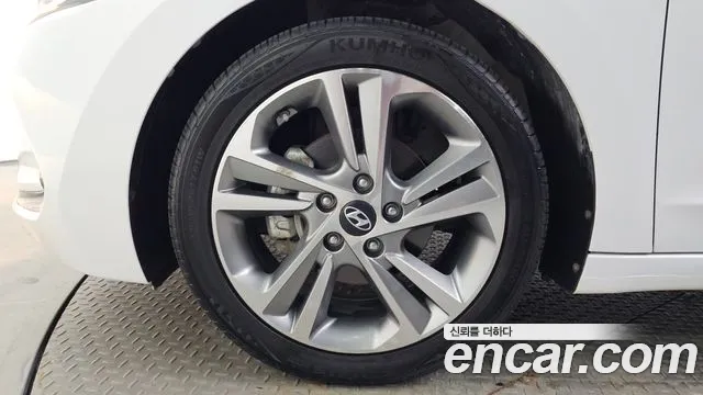 Hyundai Avante 2017 thumb 2