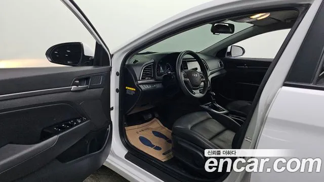 Hyundai Avante 2017 thumb 10