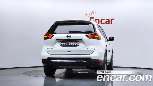 Nissan X-Trail 2018 thumb 8