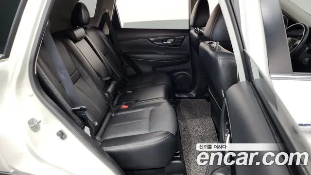 Nissan X-Trail 2018 thumb 2