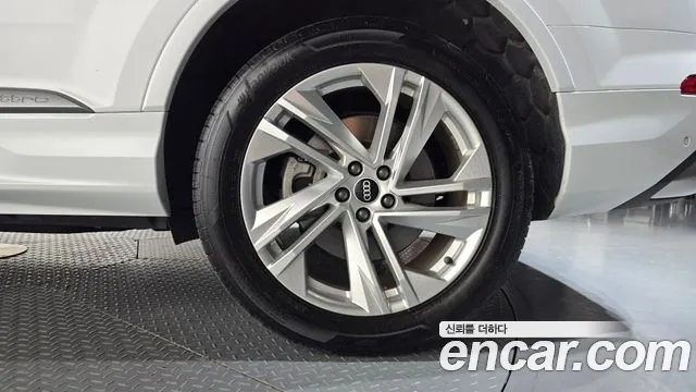 Audi Q7 2022 thumb 7