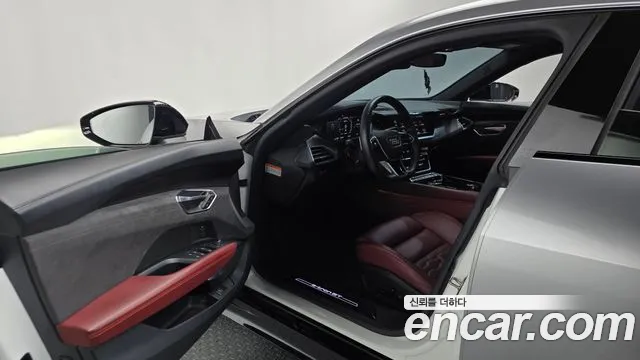Audi e-tron GT 2021 thumb 10