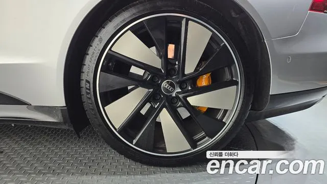 Audi e-tron GT 2021 thumb 2