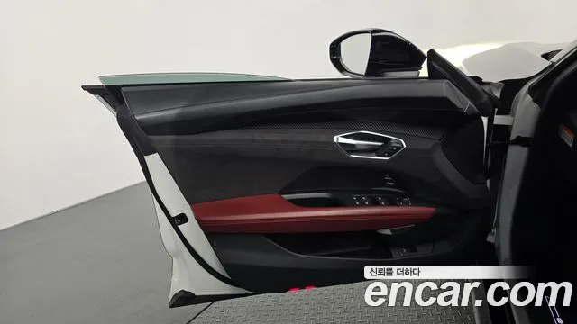 Audi e-tron GT 2021 thumb 4